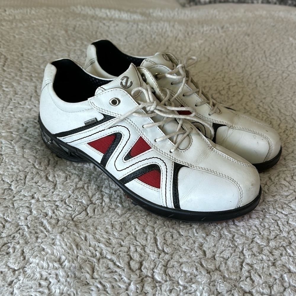 Ecco Women's 38 White Leather Golf Cleat Shoes Red Black Accent Sporty Athletic